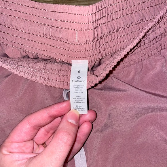 Lululemon Spring break away shorts - Picture 3 of 3